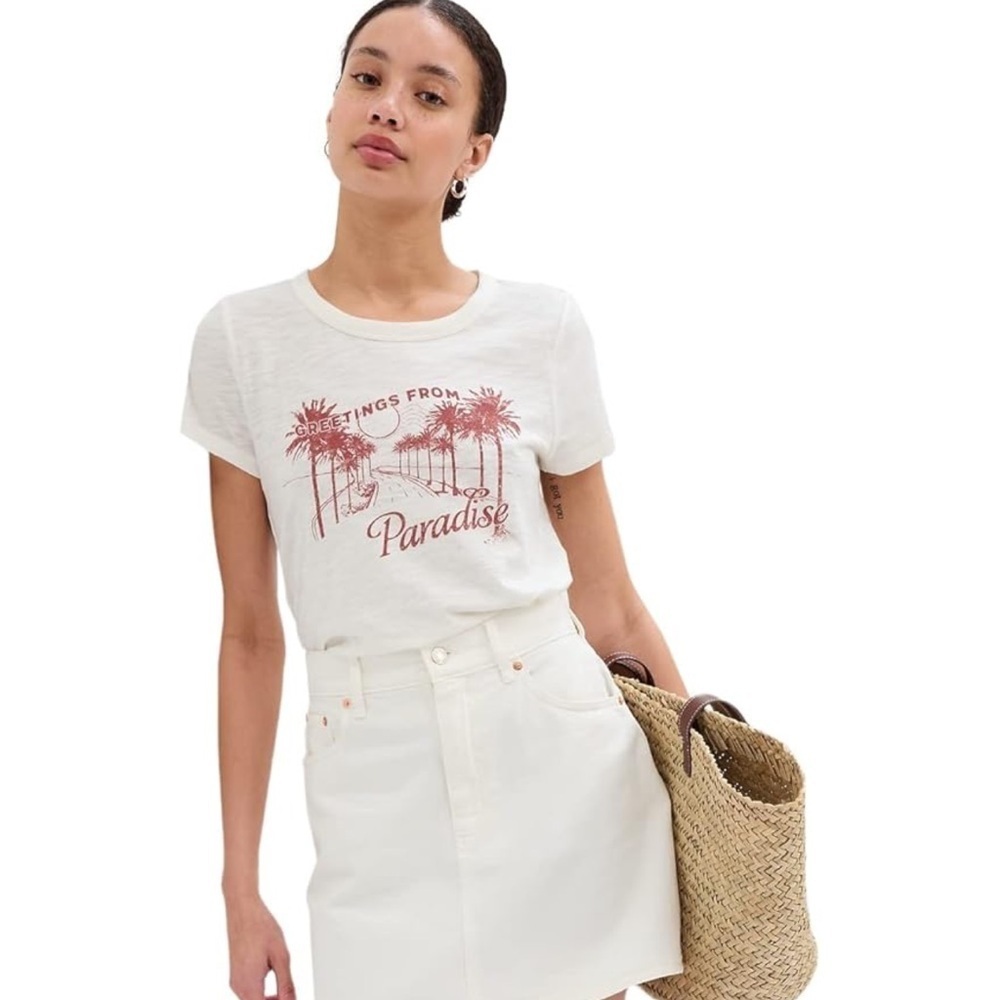 - NWT! Gap T-Shirt size M